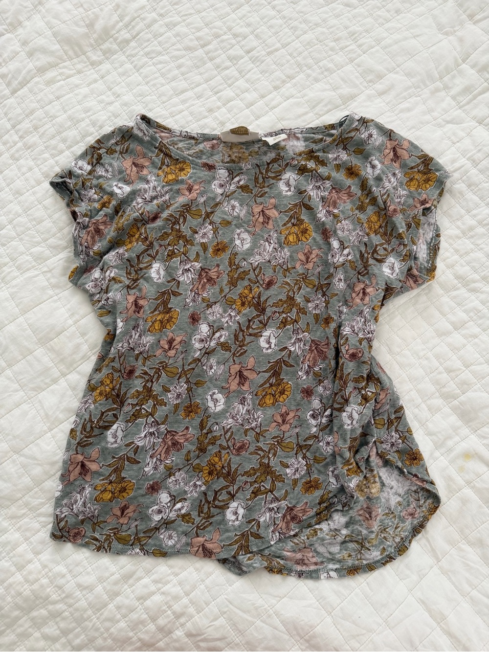 100% Linen Cynthia Rowley Sage Green Floral Short Sleeve Tee